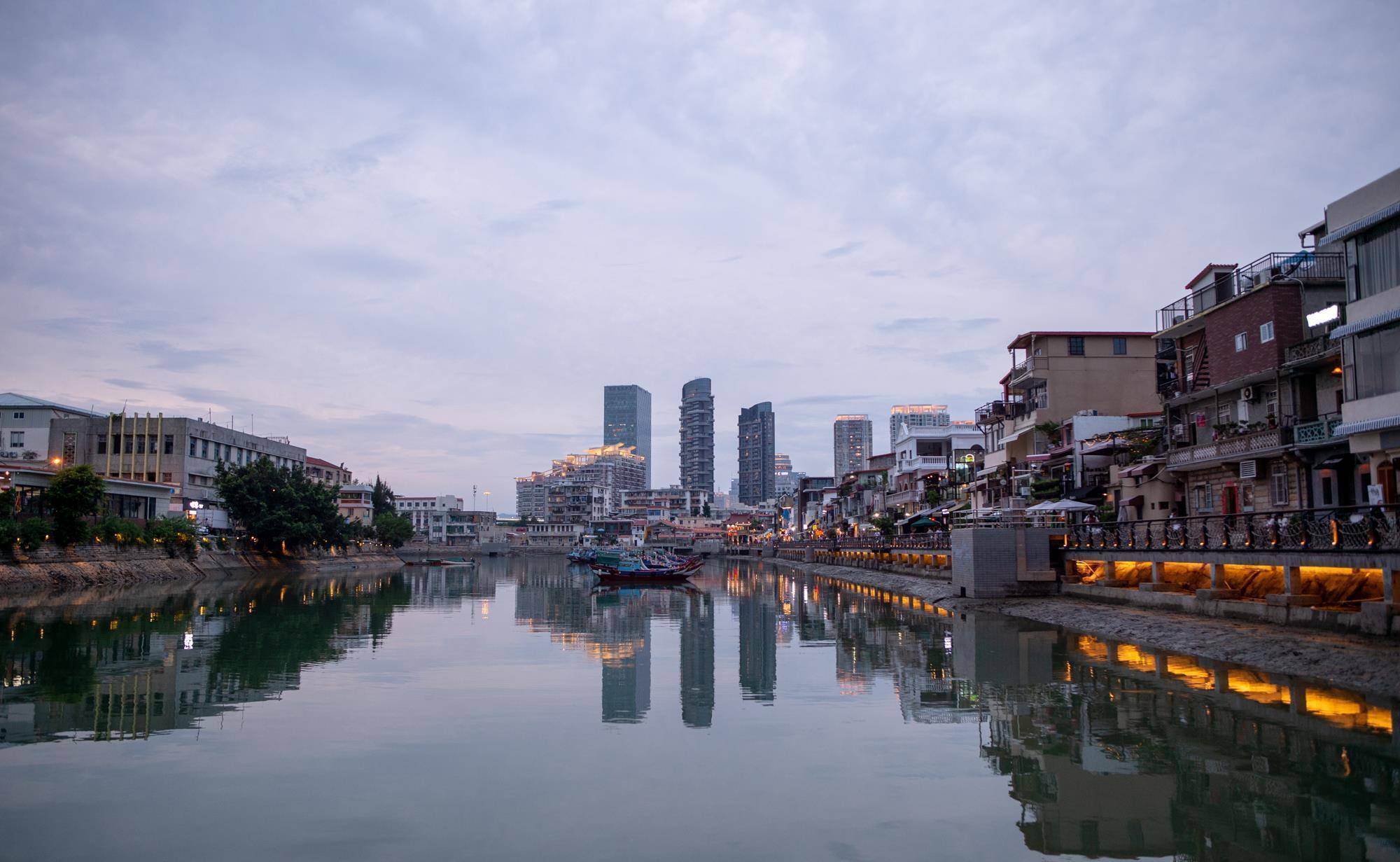 去厦门曾厝垵旅游跟团预算准备多少钱两人三天2000预算够吗