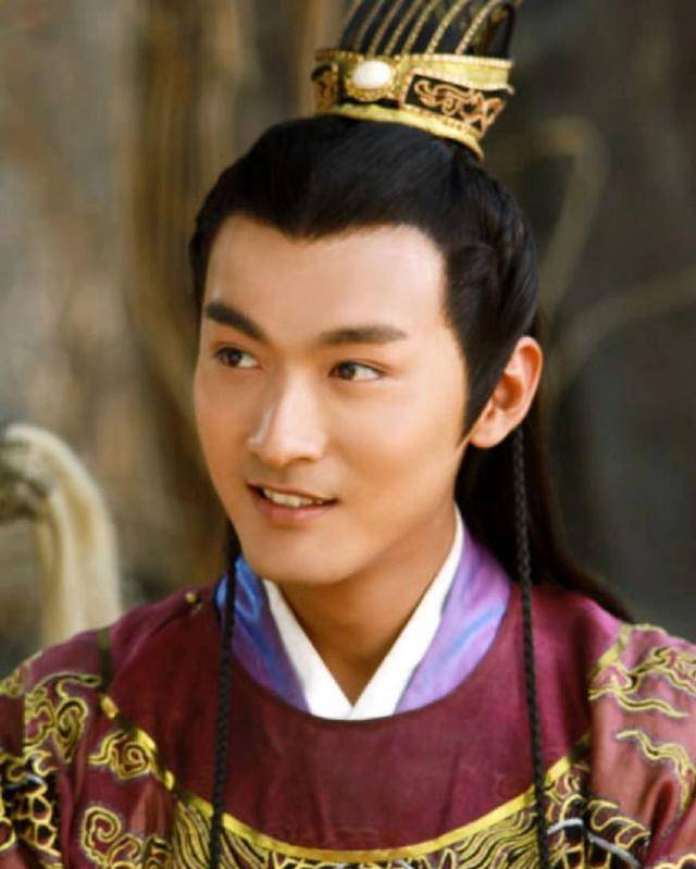 直到万历皇帝驾崩,一月天子朱常洛历经坎坷登上帝位,念在这个"狂吠