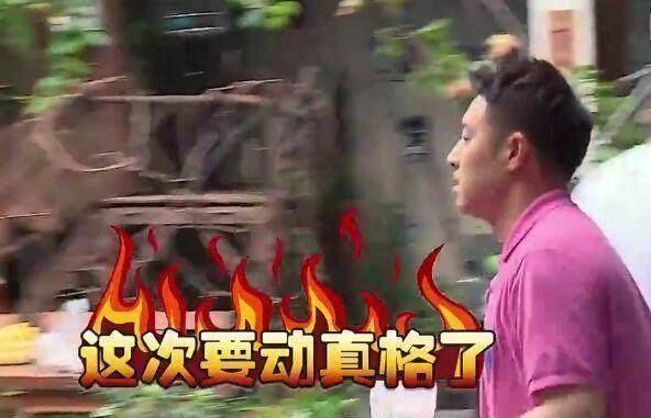 被儿子骂大头鬼潘玮柏生气的把他行李扔到院子里开赶了小子瞬间老实了