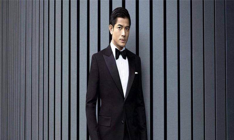 郭富城55岁了!与方媛贴脸秀恩爱,家庭幸福令人羡慕.