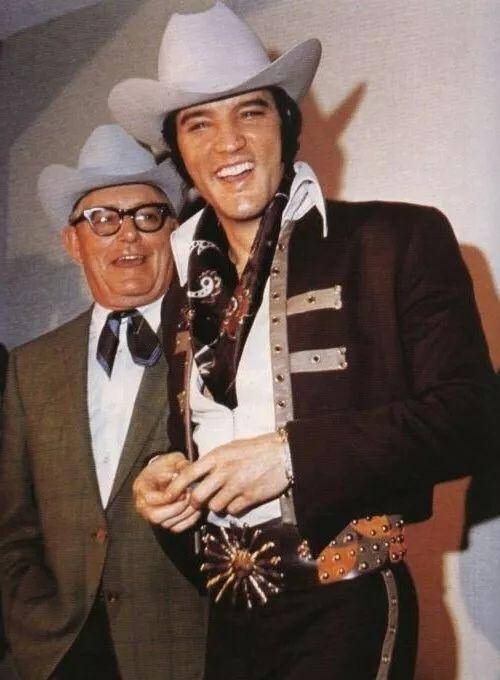 原创猫王睡过3000个女人被经纪人剥削42岁猝死前服用了14种药物