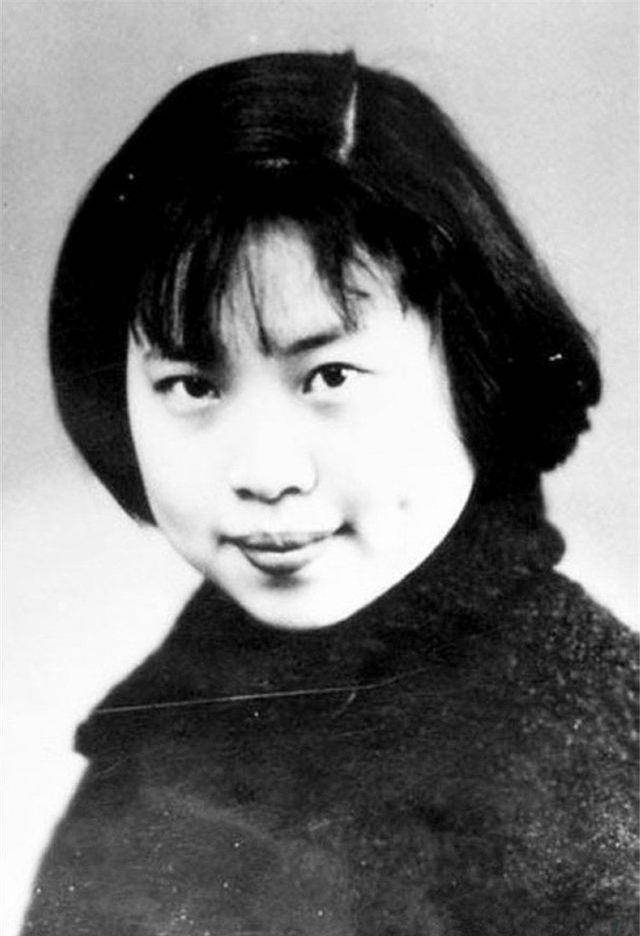 原创巴金珍贵家庭照第一张尽显书生意气第三张全家福格外温馨