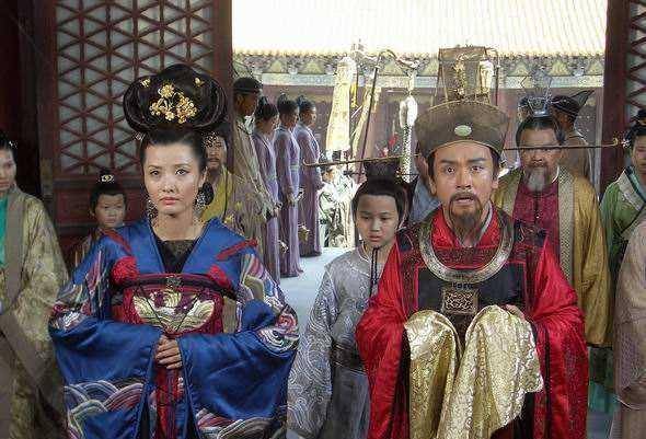 第一,母凭子贵的刘妃开始发迹.她的儿子被立为太子后,她被册立为皇后.