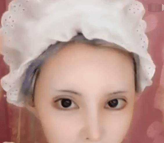 原创真人芭比迪丽拉素颜照被曝光看清她的五官上帝果然是公平的