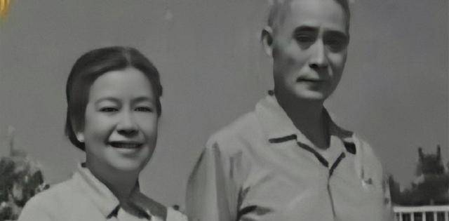 1975年,"滚"了27年,黄维被特赦,妻子投河自尽_蔡若曙_生活_消息