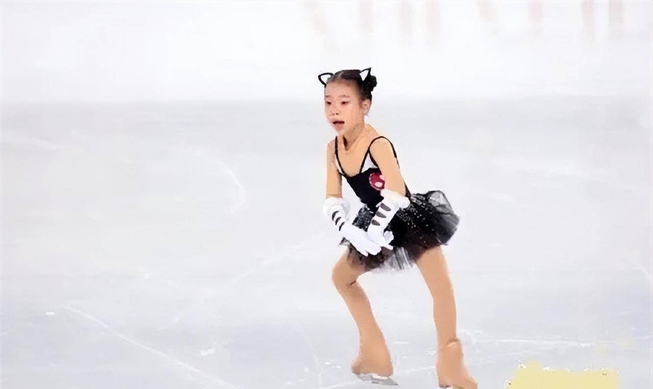 原创申雪赵宏博女儿身材修长像爸爸9岁已是全国冠军