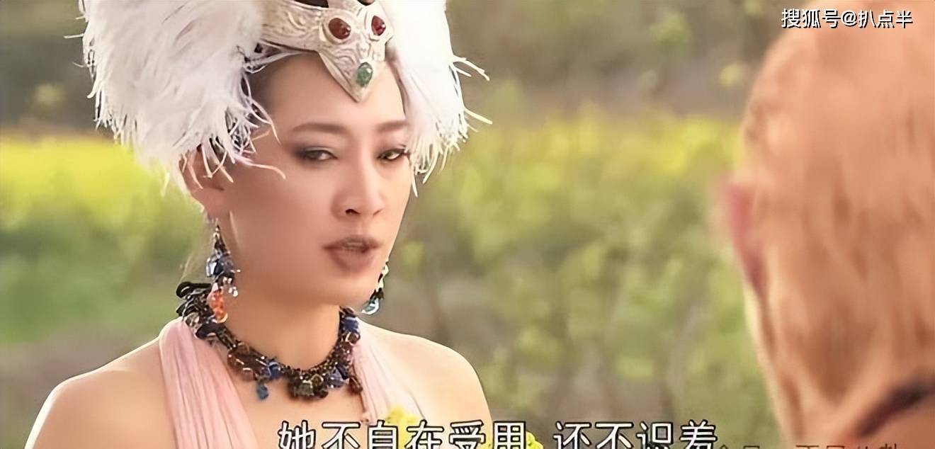 更耐人寻味的是,他的前妻王惠也出现在此剧中,饰演"嫦娥"一角,该剧