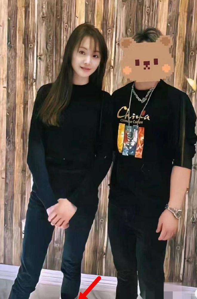 原创郑爽是真穷了法院认定郑爽无财产可供执行有债主已飞国外追讨