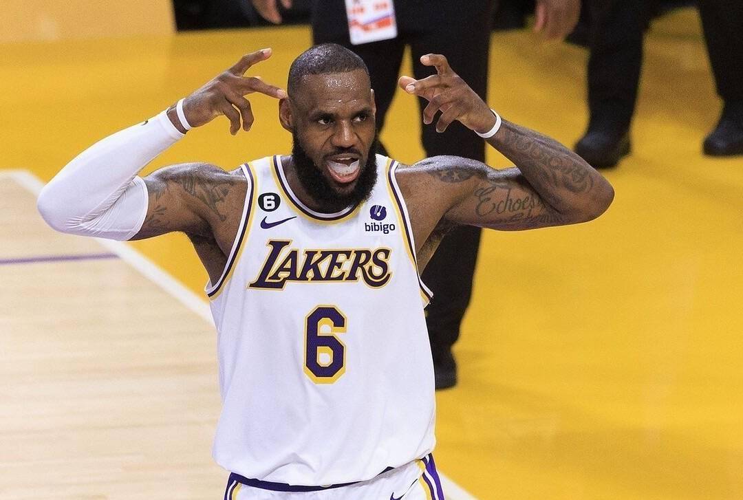 原创对于双标判罚来说詹姆斯或许是nba历史上最吃亏的三个人之一