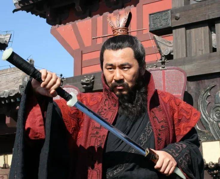 新三国会不会选角威震逍遥津的张辽整天一副愁眉苦脸的样子