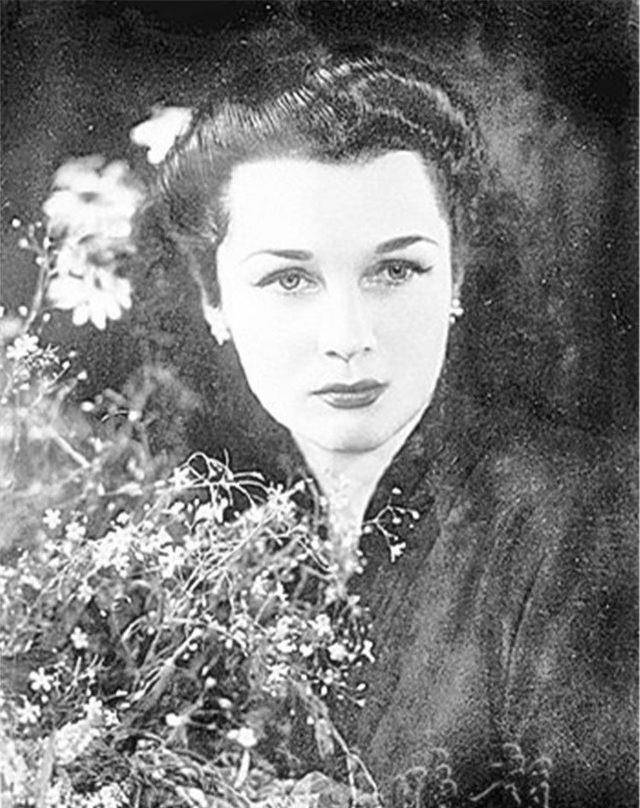 原创法丝亚福阿德伊朗末代国王得首任王后被誉为亚洲维纳斯