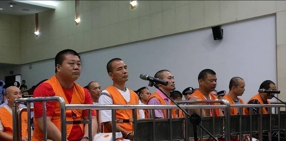 原创广东黑老大许建强围殴崩牙驹疯狂敛财数亿最终下场大快人心