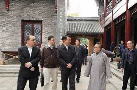 了植树的辛苦,更增强了大家参与"助力污染防治,建设生态寺观"的积极性