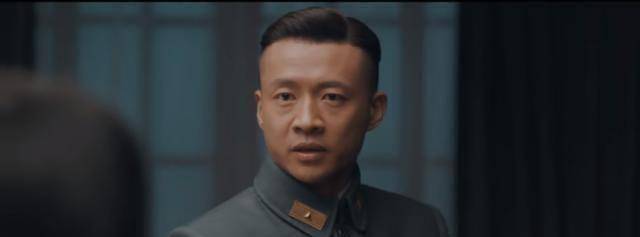 曹贵修的骨气与别人不同,许是必须与父亲曹司令暗中周旋,许是他需暗中