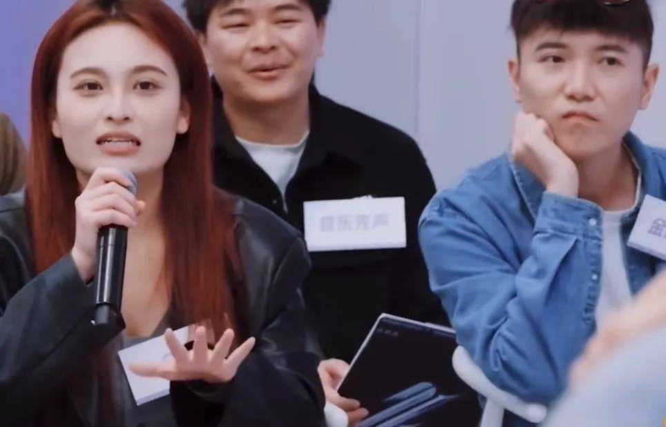 原创曝张艺兴拒绝旗下女团外出陪酒本人公开怼媒体不让穿短裙表演