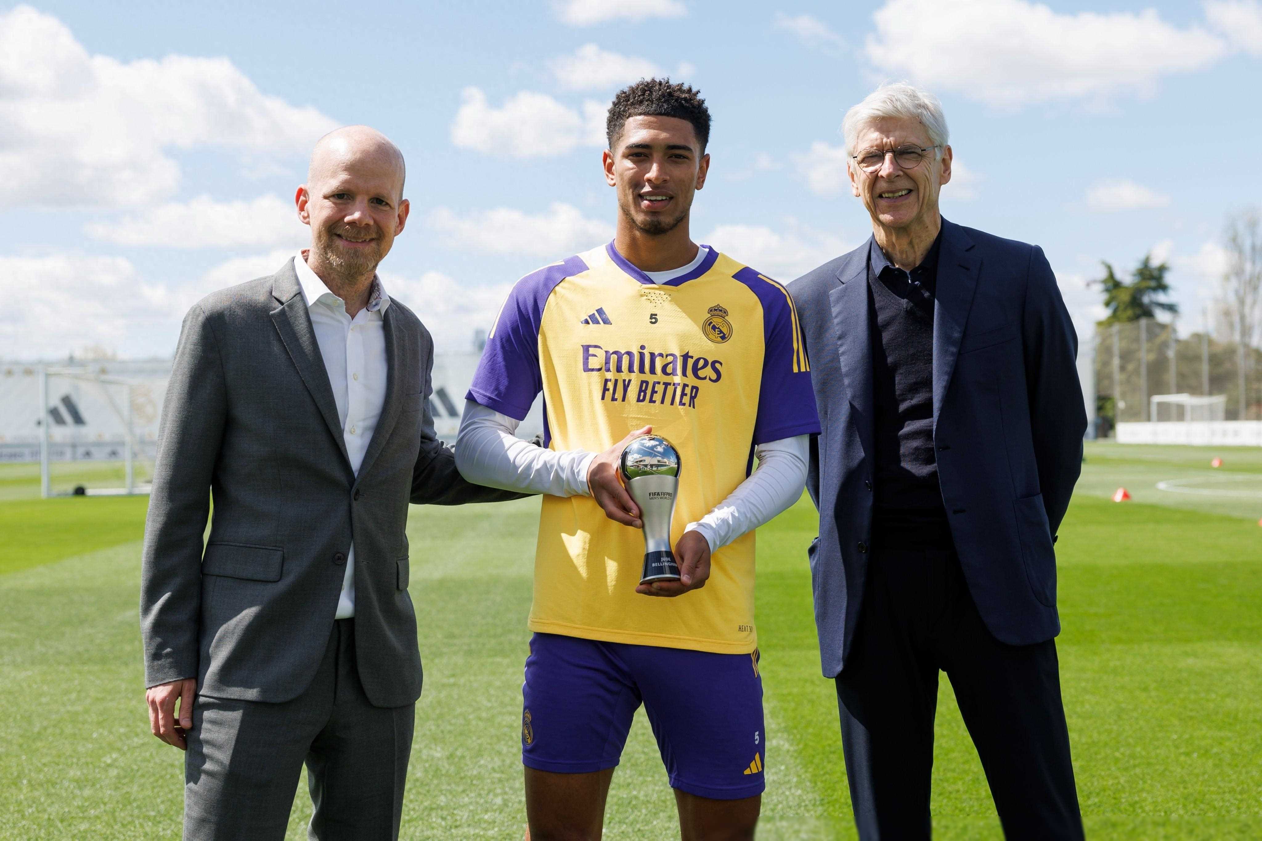 贝林,维尼修斯,裤袜获fifa年度最佳阵容奖杯_皇马队_荣誉_球员