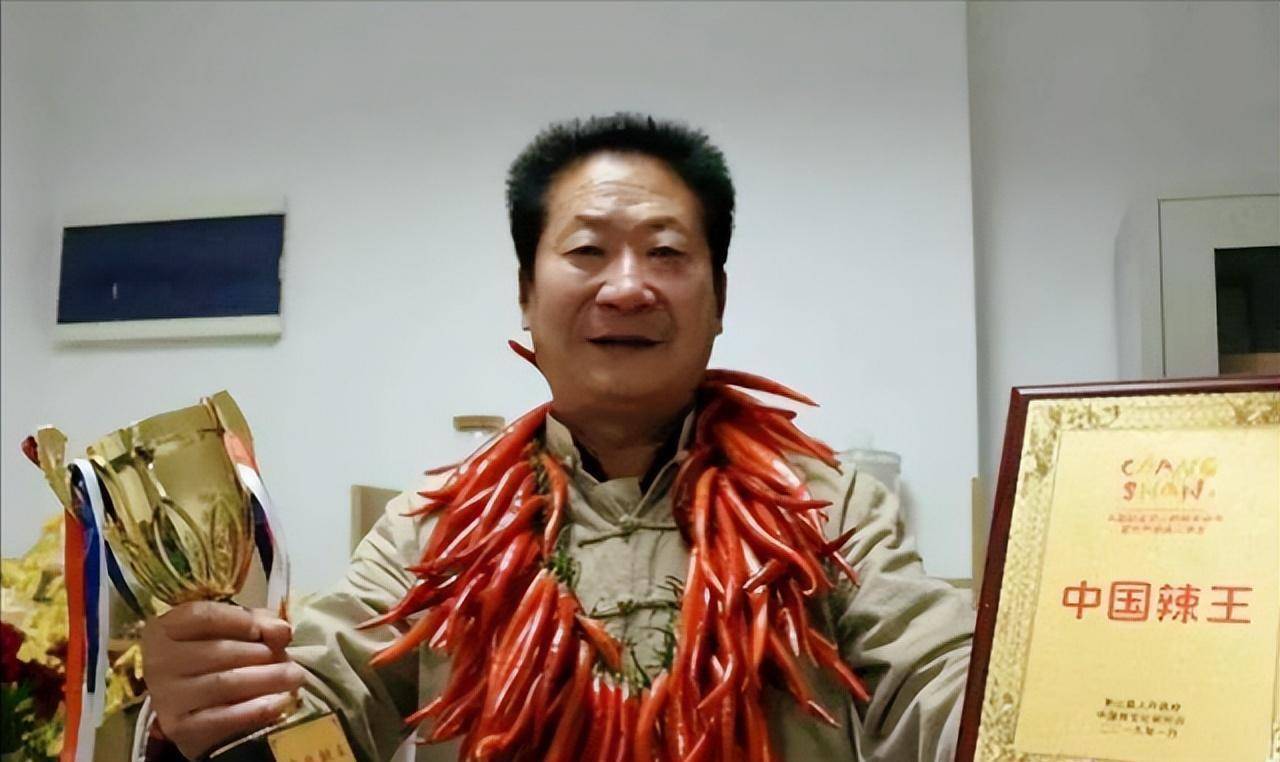 原创辣王李永志曾经每天5斤辣椒配白酒5年时间过去已患上胃穿孔