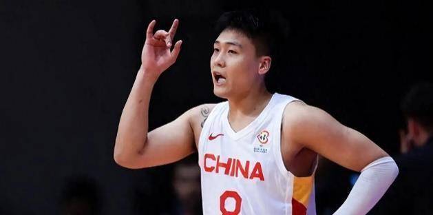 赵睿宣布为新疆男篮全力冲冠阿不都送上祝福