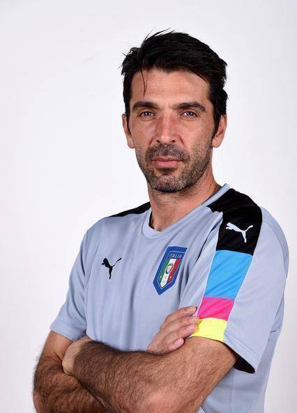 原创布冯卡西卡恩谁才是历史第一门将球迷都在与布冯做比较吧