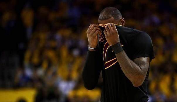 欧文扎心詹皇一幕,他自己也曾做过不该埋怨_詹姆斯_韦德_骑士