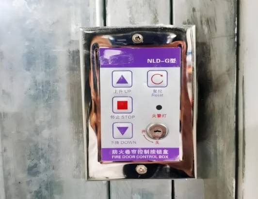 2 防火卷帘控制器及手动按钮盒的安装应牢固可靠,其底边距地面高度宜