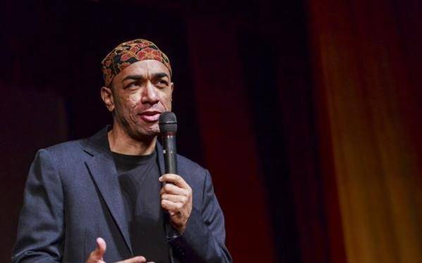 可能会远离家乡去到遥远的国外,但马克却表示自己愿意与雪华一起居住