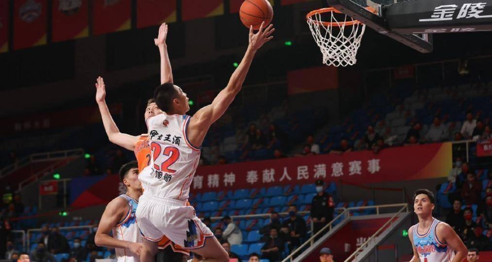 原创惨败19分cba大黑马被打回原形易建联176打疯了广东杀回前8