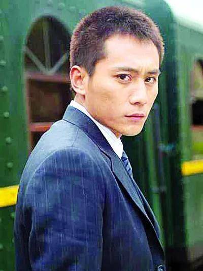 原创演员刘烨曾是谢娜前男友分手后娶国外娇妻结婚多年无绯闻