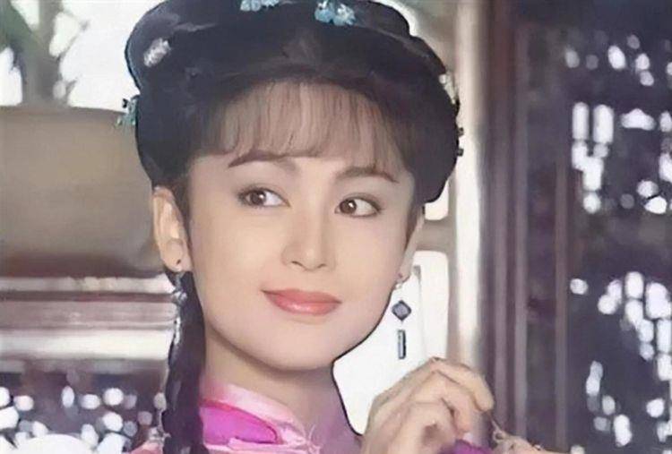 原创都说琼瑶剧的女主是三观不正可她们梳条辫子就能美得倾国倾城啊