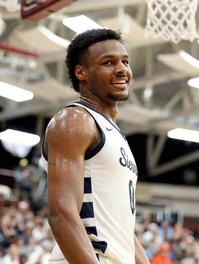 詹姆斯之子布朗尼宣布参加2024年nba选秀,前景存疑