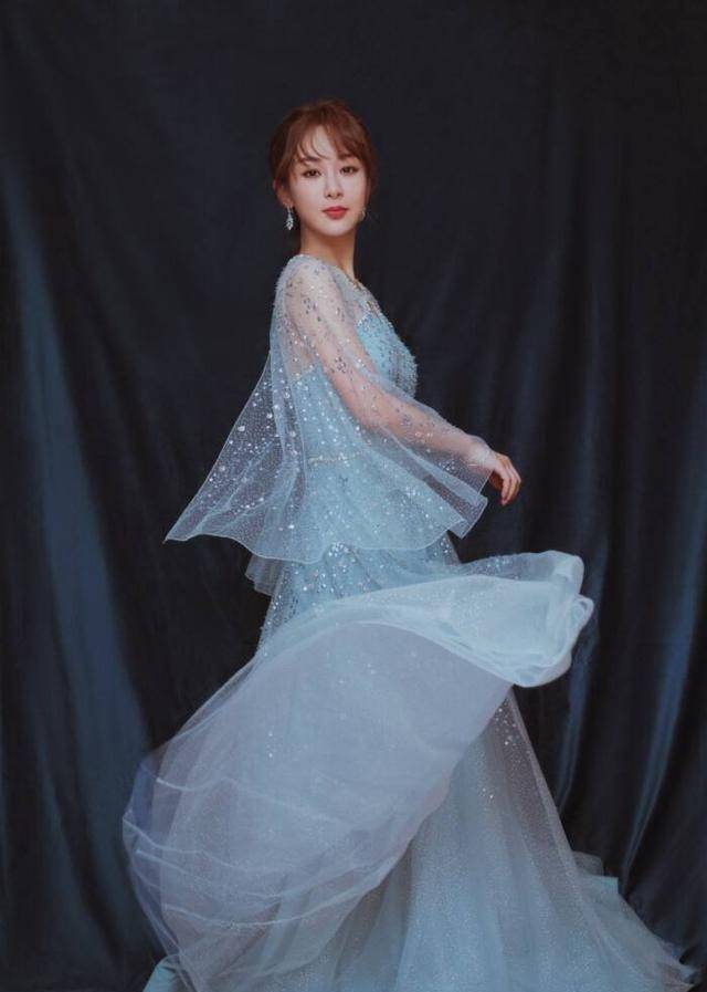 明星有多爱搞副业,杨紫只不过在电视剧《余生请多指教》里,稍微专业地