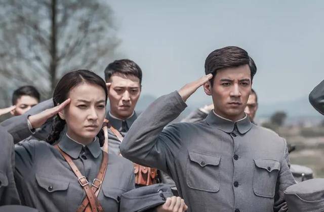 我军平时穿啥住啥并非如新亮剑穿裙子住别墅却让人敬佩