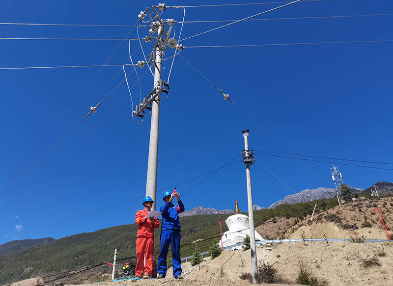 国网凉山木里县供电公司强化特巡筑牢山火防线