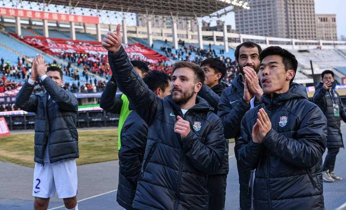 原创中超最新积分榜大黑马10力压上港升至第2鲁能03跌至