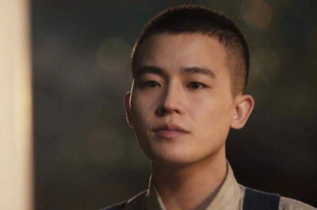 欧豪算是新生代中最幸运的几个男演员了,因为硬朗的外形,让他可以得到