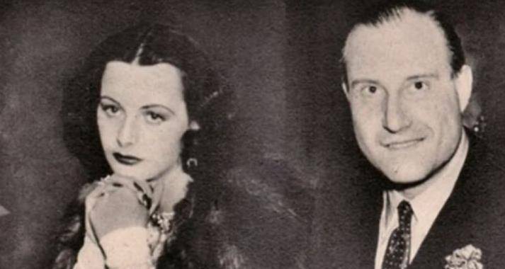 此时的希特勒来到海蒂.