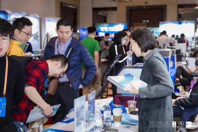 展区图集糖智药业公司副总经理肖聪东富龙集团市场总监郭尚旭苏州星明