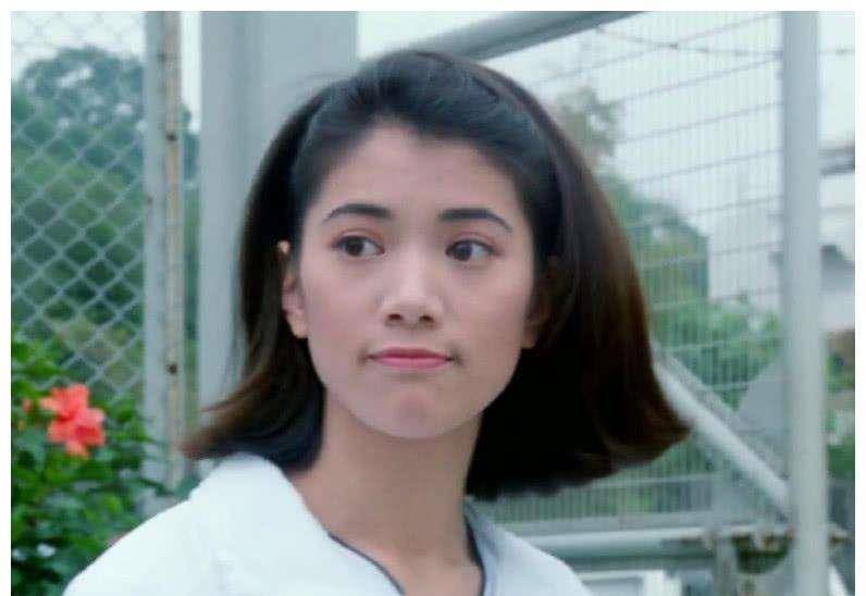 她刚步入娱乐圈,就出演了自己的荧屏首秀电影《阿飞与阿基》.