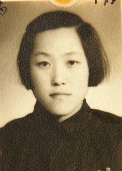 上世纪名牌女大学生,迫于形势,下嫁大10岁文盲老农,后过得怎样_许燕