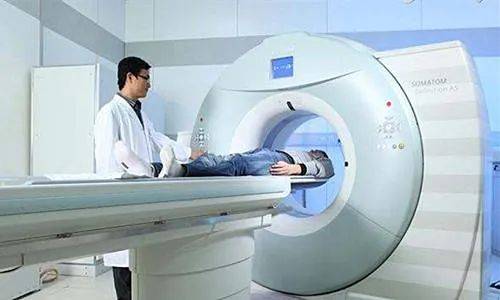 增强mri扫描涉及使用对比剂,通常要求患者在检查前2-4小时避免进食.