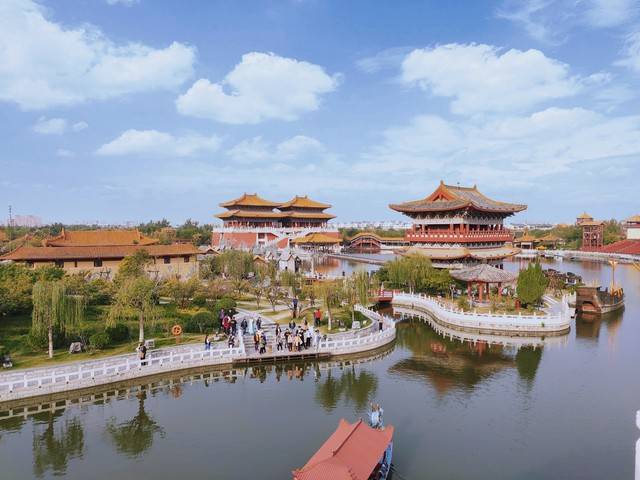 预算建议:清明上河园门票约为120元/人,开封府门票约为60元/人.