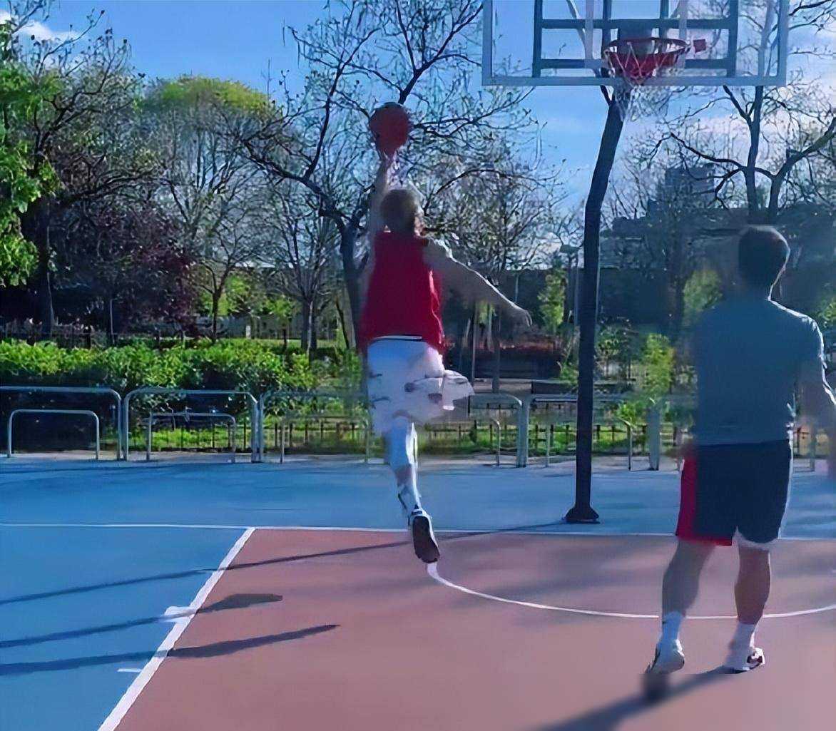 郭艾伦转圈舞引爆全场创意十足惊艳亮相