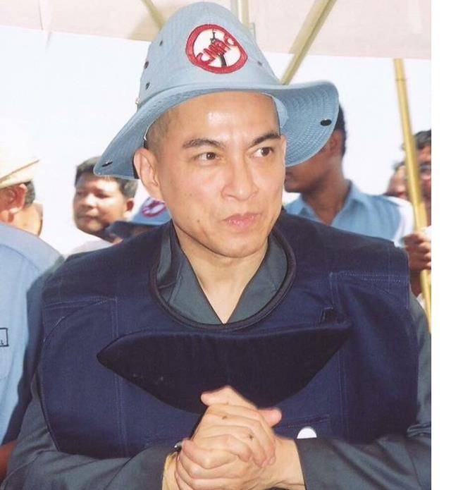 西哈莫尼国王英俊斯文还比得上首相帅气吗有图有真相