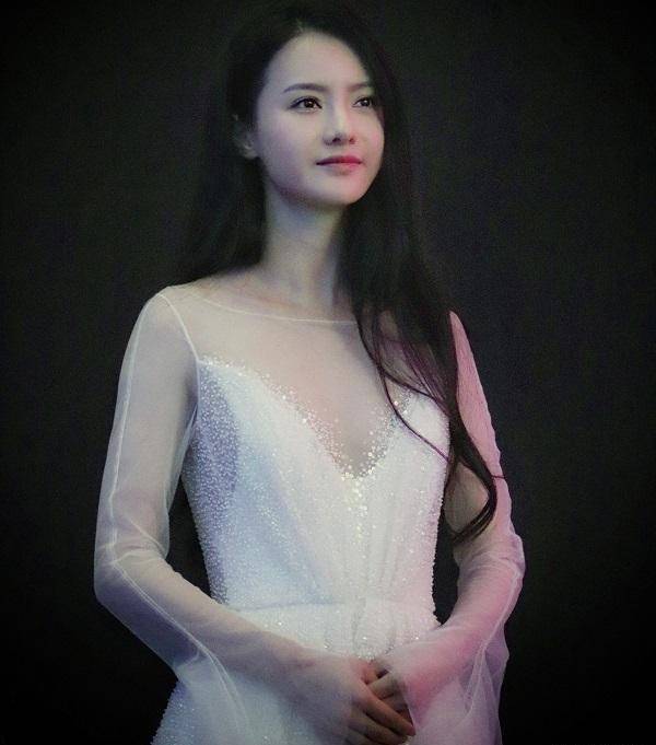 被拍到当街搂抱揉捏后金瀚张芷溪承认恋情网友真爷们