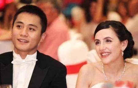 原创演员刘烨曾是谢娜前男友分手后娶国外娇妻结婚多年无绯闻