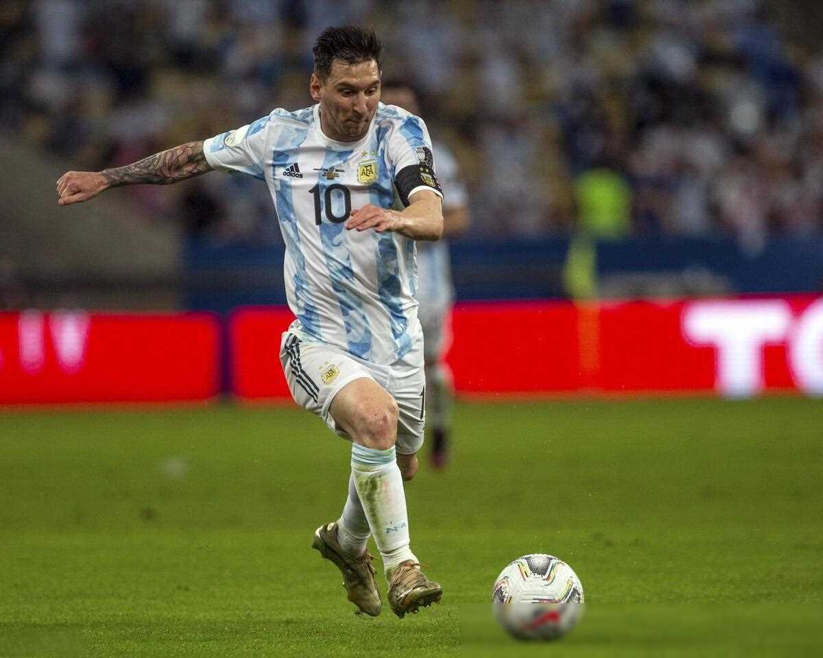 原创c罗任意球梅开二度后梅西回应引球迷调侃