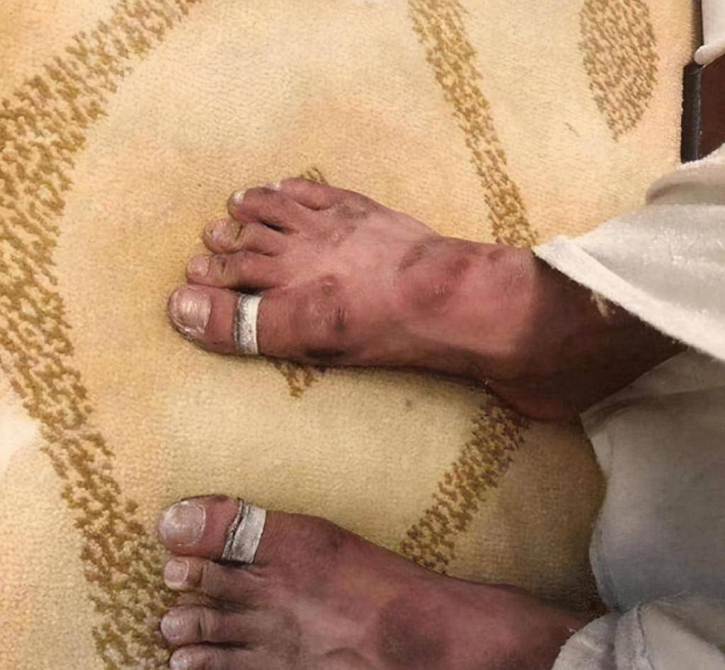 小彩旗为何不做继承人5厘米指甲不算啥看到杨丽萍的脚才明白