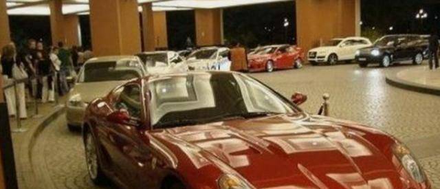 原创曾是风光无限的富二代五年挥霍千万遗产如今妻离子散流浪街头