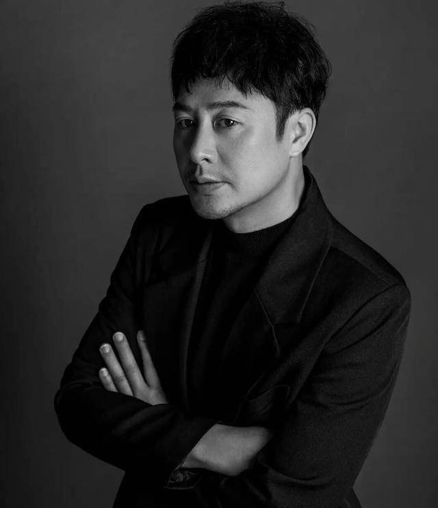 出道20年买不起房为生计去当表演老师终因隐秘的角落火了