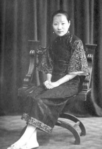 邵洵美就是盛佩玉四姑母的儿子,而两人的关系也是表姐弟,邵洵美第一次